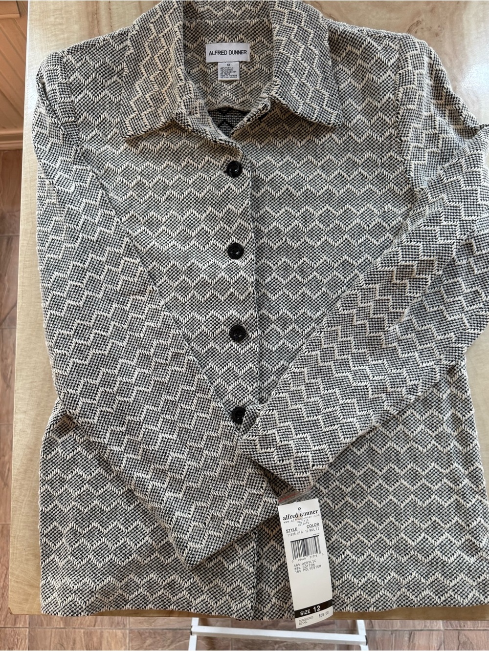 BNWT VINTAGE ALFRED DUNNER WOMENS PATTERNED BLAZER 

BLACK AND WHITE/SIZE 12